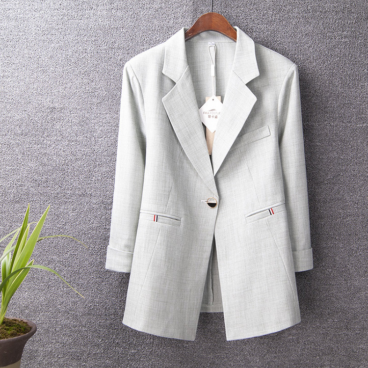 Sieviešu jaka ar pogas vienkāršu modeli