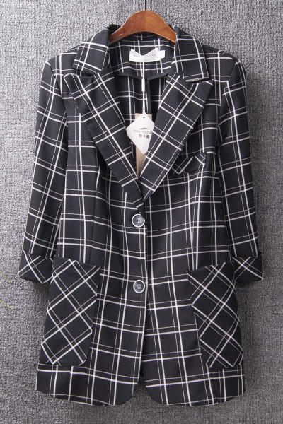 Geaca in carouri cu nasturi si buzunare