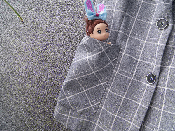 Geaca in carouri cu nasturi si buzunare