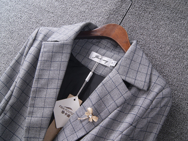 Λεπτό μοντέλο καρό σακάκι με κουμπί και τσέπες