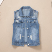 Lezser női rövid farmermellény gyöngyökkel, szakadt motívumokkal