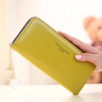 Öko bőrből készült női pénztárca felirattal és cipzárral