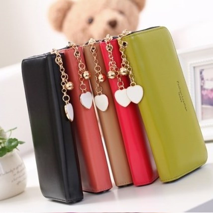 Öko bőrből készült női pénztárca felirattal és cipzárral