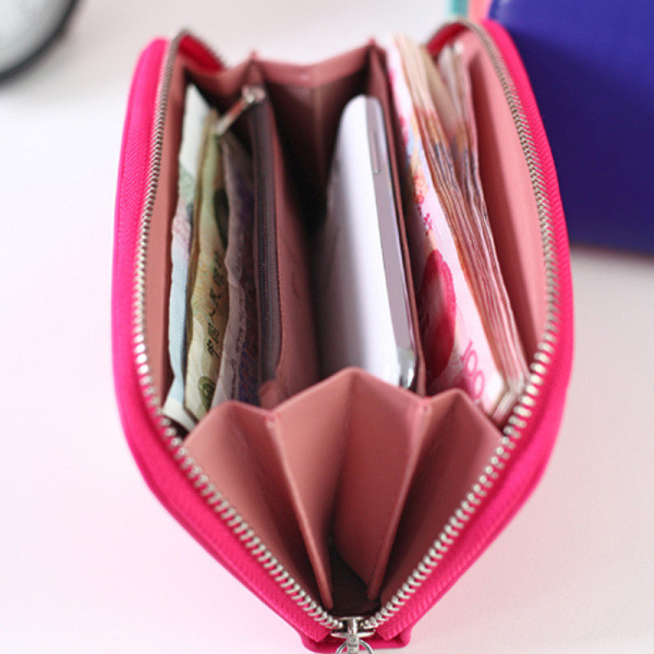 Naiste rahakott aplikatsiooni ja lukuga