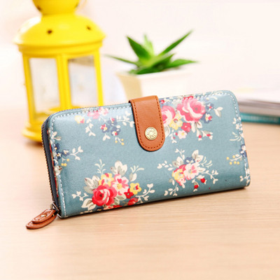 Γυναικείο πορτοφόλι με απλικέ χρώμα και μεταλλική στερέωση