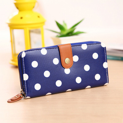 Γυναικείο πορτοφόλι με απλικέ χρώμα και μεταλλική στερέωση