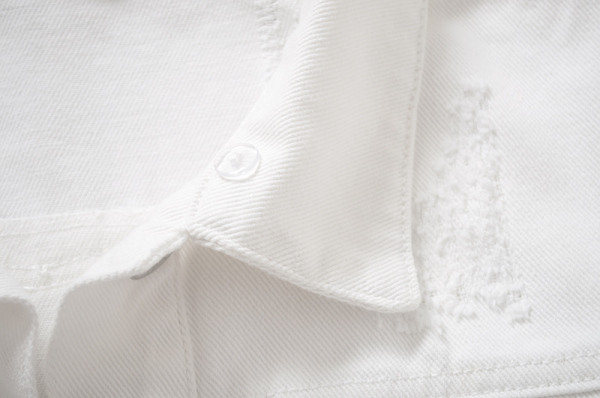 Vestă de damă, lejeră, scurtă din denim, cu glugă și buzunare în alb