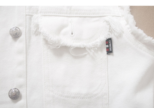 Vestă de damă, lejeră, scurtă din denim, cu glugă și buzunare în alb