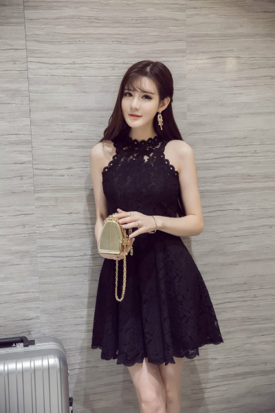 Naiste must pitsiline rannakarbi kleit ilma varrukateta