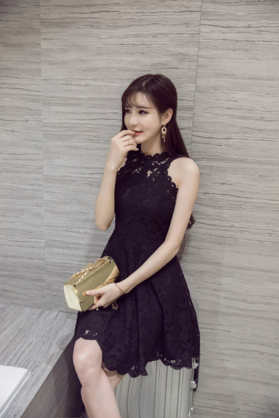 Naiste must pitsiline rannakarbi kleit ilma varrukateta