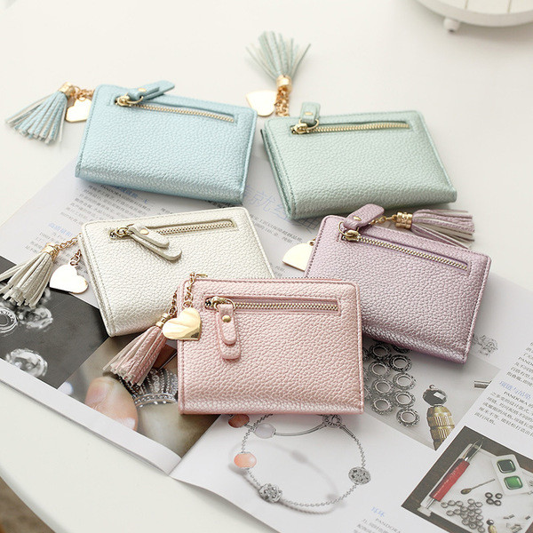 Sieviešu ikdienas naudas maks ar pušķi un rāvējslēdzēju no eko ādas