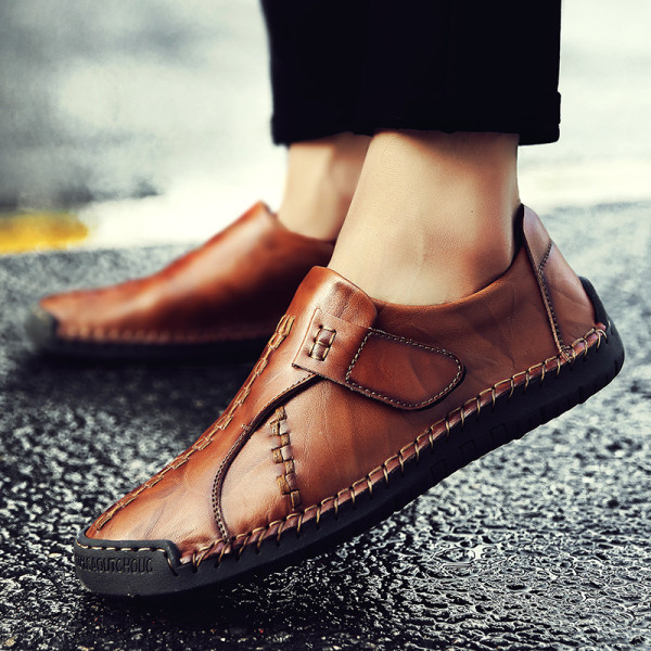 Lukuga või plaastriga ökonahast mudelitest meeste mokassiinid kolmes värvitoonis: tumepruun, helepruun ja must