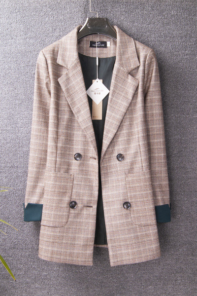 Jachetă lungă cu croială dreaptă și închidere la două piept