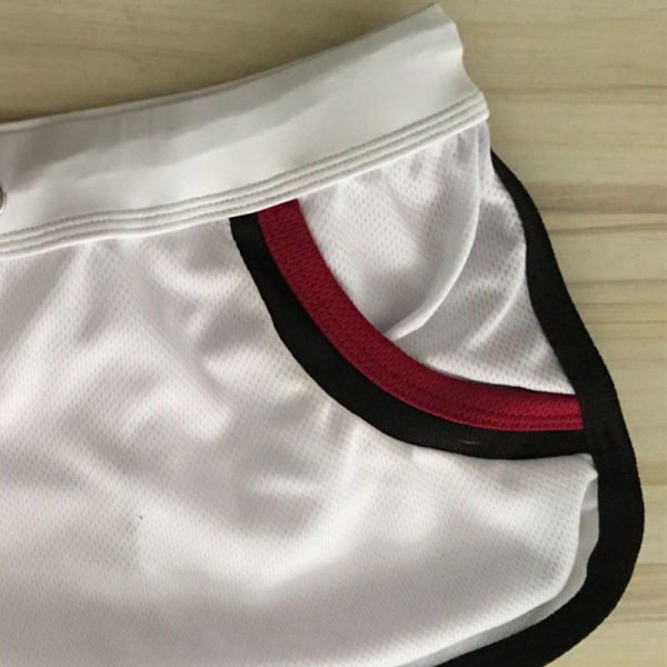 Taskute ja lipsudega meeste rannaujumisriided