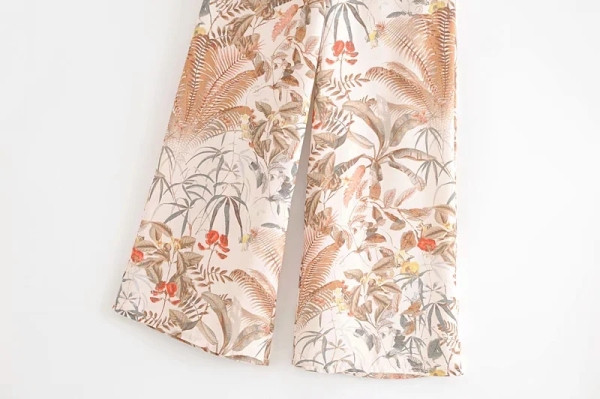 Modernas sieviešu bikses ar rakstu