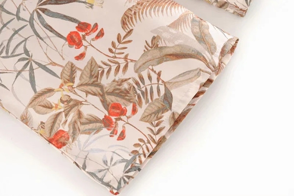 Modernas sieviešu bikses ar rakstu