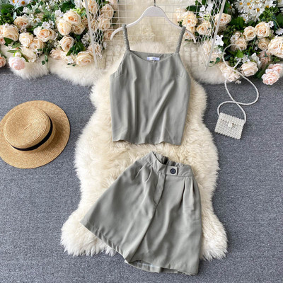 Modern női kétrészes szett vékony pántokkal, magas derékkal