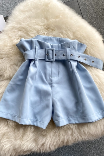 Pantaloni scurti moderni de dama cu curea si talie inalta in trei culori