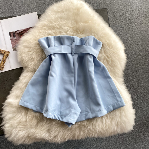 Pantaloni scurti moderni de dama cu curea si talie inalta in trei culori