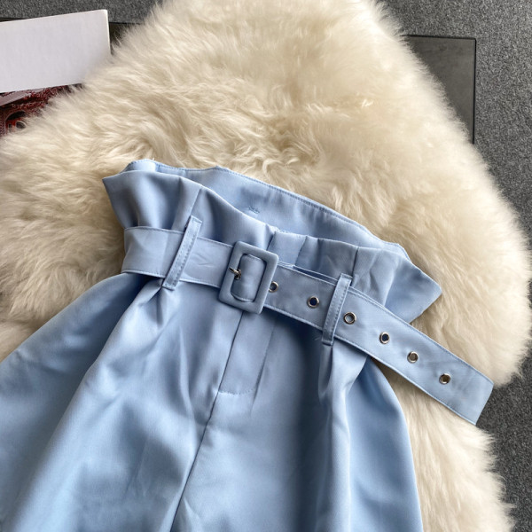 Pantaloni scurti moderni de dama cu curea si talie inalta in trei culori