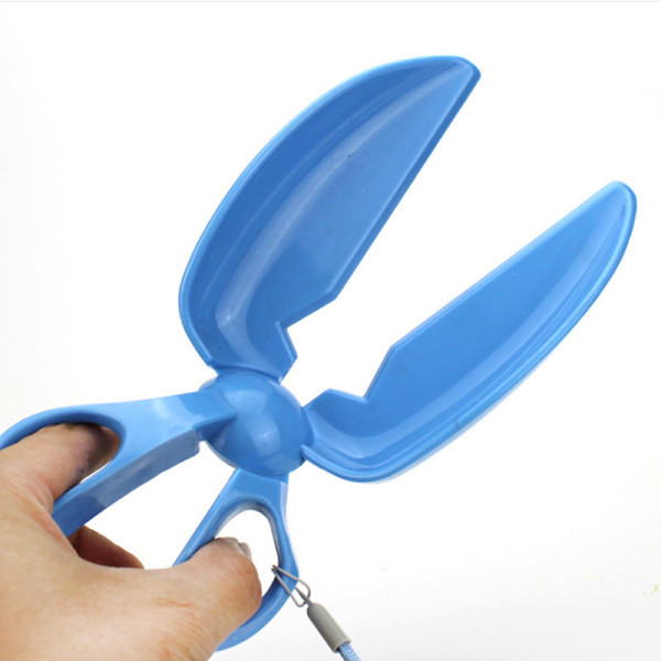 Plastmassist seade koerte väljaheidete puhastamiseks