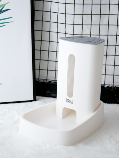 Автоматична хранилка за котки