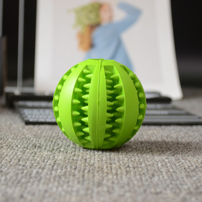 Kummist pallikujuline mänguasi