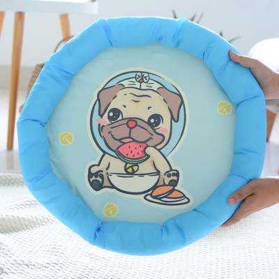 Spalvoto rašto miegmaišis tinka šunims ir katėms