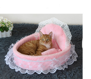 Βελούδινο κρεβάτι με δαντέλα κατάλληλο για γάτες και σκύλους