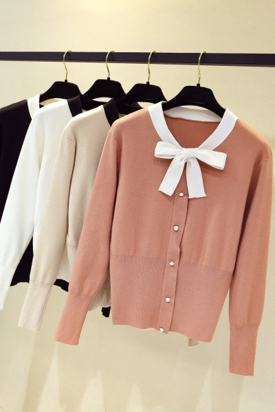 Moderna sieviešu veste - ar lentīti un pogām