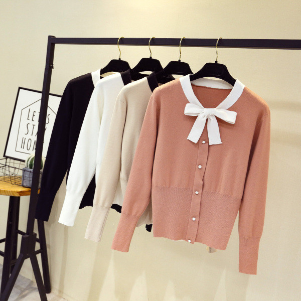 Moderna sieviešu veste - ar lentīti un pogām