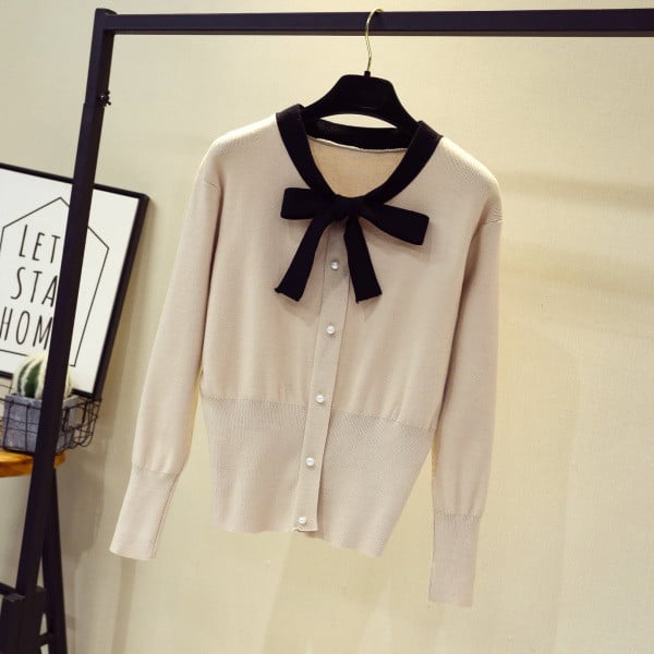 Moderna sieviešu veste - ar lentīti un pogām