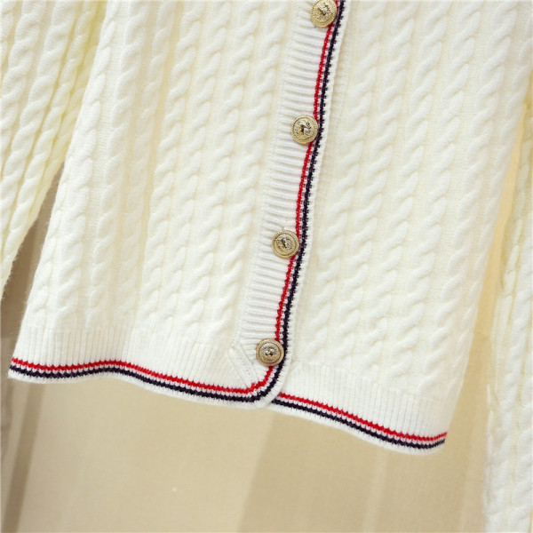 Uut mudelit ümara dekoltee ja nööpidega naiste kampsun