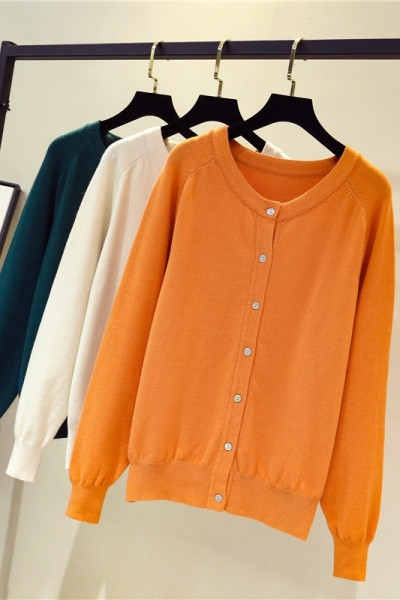 Moodne naiste vest ovaalse kaelusega