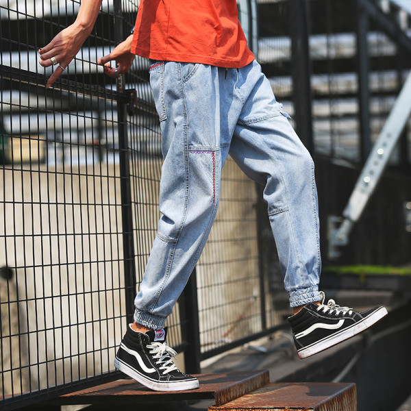 Νέο μοντέλο μακρύ τζιν με τσέπες και σχισμένο δεξιά