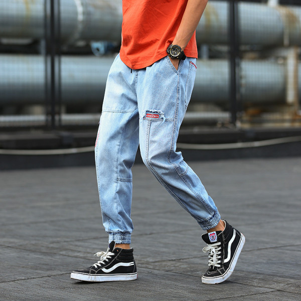 Νέο μοντέλο μακρύ τζιν με τσέπες και σχισμένο δεξιά