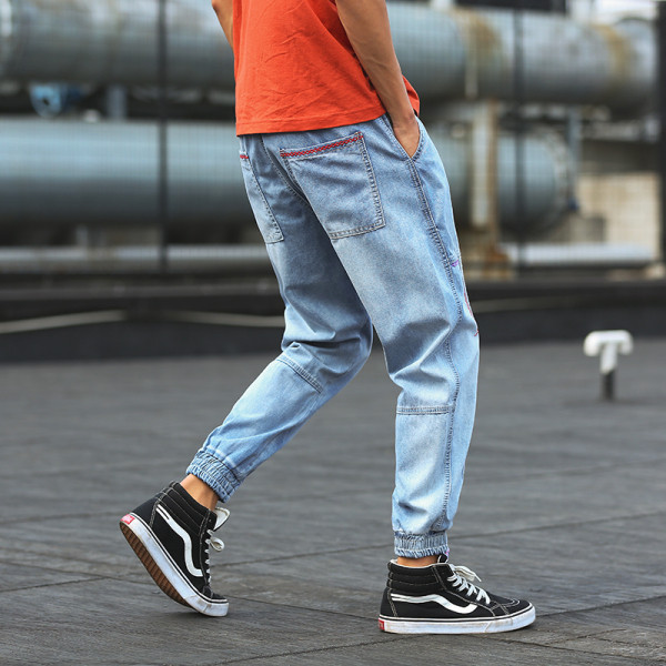 Νέο μοντέλο μακρύ τζιν με τσέπες και σχισμένο δεξιά