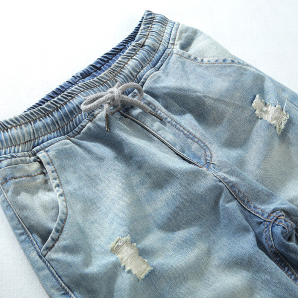 Rebenenud motiivide ja pahkluu kummikutega meeste teksad