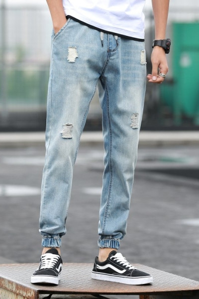 Vīriešu garie džinsi ar elastīgu vidukli un saplēstu pa labi