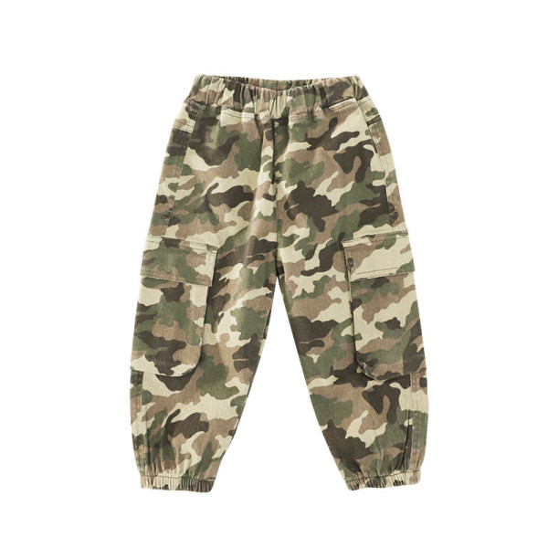 Moodsad kamuflaažimustriga pikad teksad, mis sobivad poistele