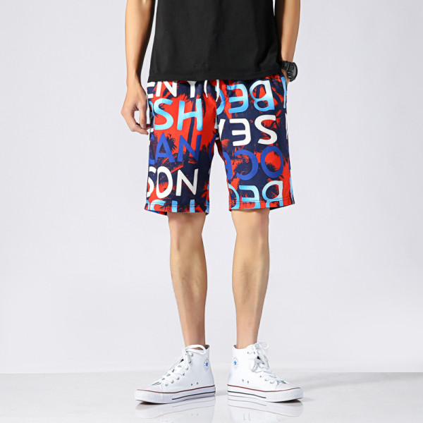 Lipsude ja mustrilise mustriga meeste ujumistrikoo