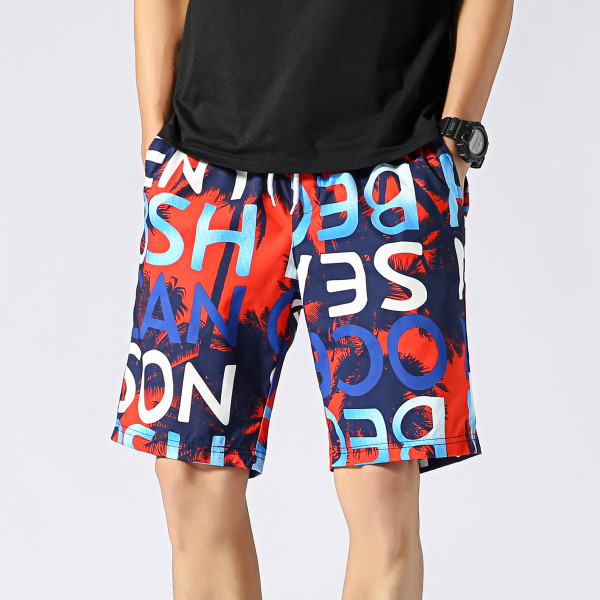 Lipsude ja mustrilise mustriga meeste ujumistrikoo