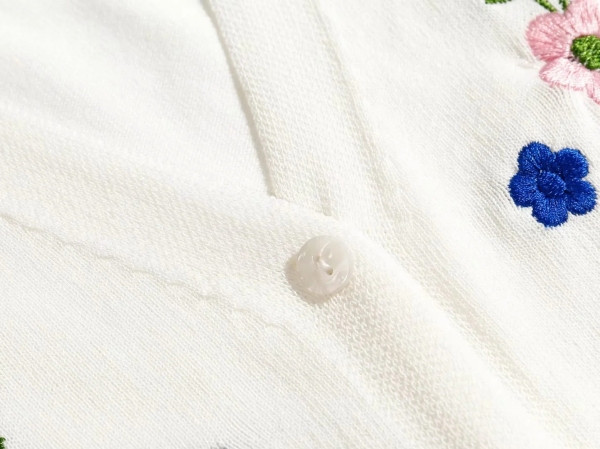 Modern női mellény hímzéssel és 7/8-as ujjakkal