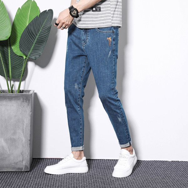 Μοντέρνα μακρύ τζιν με τσέπες - ίσιο μοντέλο