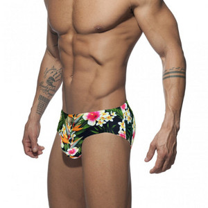 Kummiga meeste rannapüksid