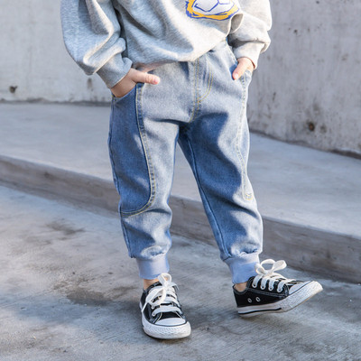 Modern, kék színű hosszú gyerekfarmer zsebbel és bokagumival