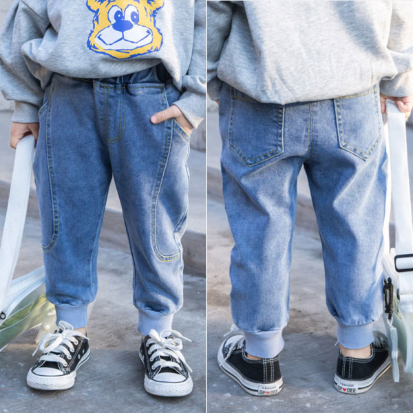 Modern, kék színű hosszú gyerekfarmer zsebbel és bokagumival