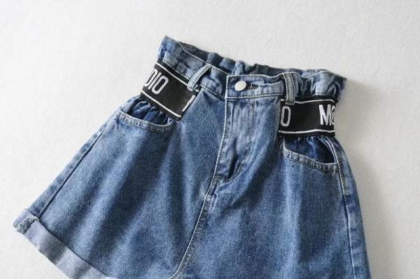 Moderni džinsa sieviešu šorti ar augstu vidukli