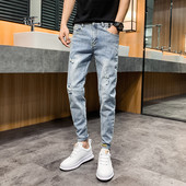 Casual meeste teksapükste sirge mudel taskutega ja rebenenud paremalt