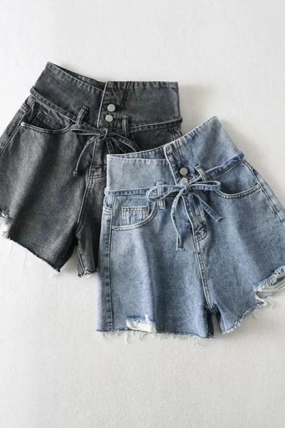 Női rövid farmer magas derékkal, szakadt elemekkel